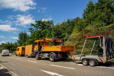 B27a Kornwestheim: LKW bleibt in Tunnel haengen